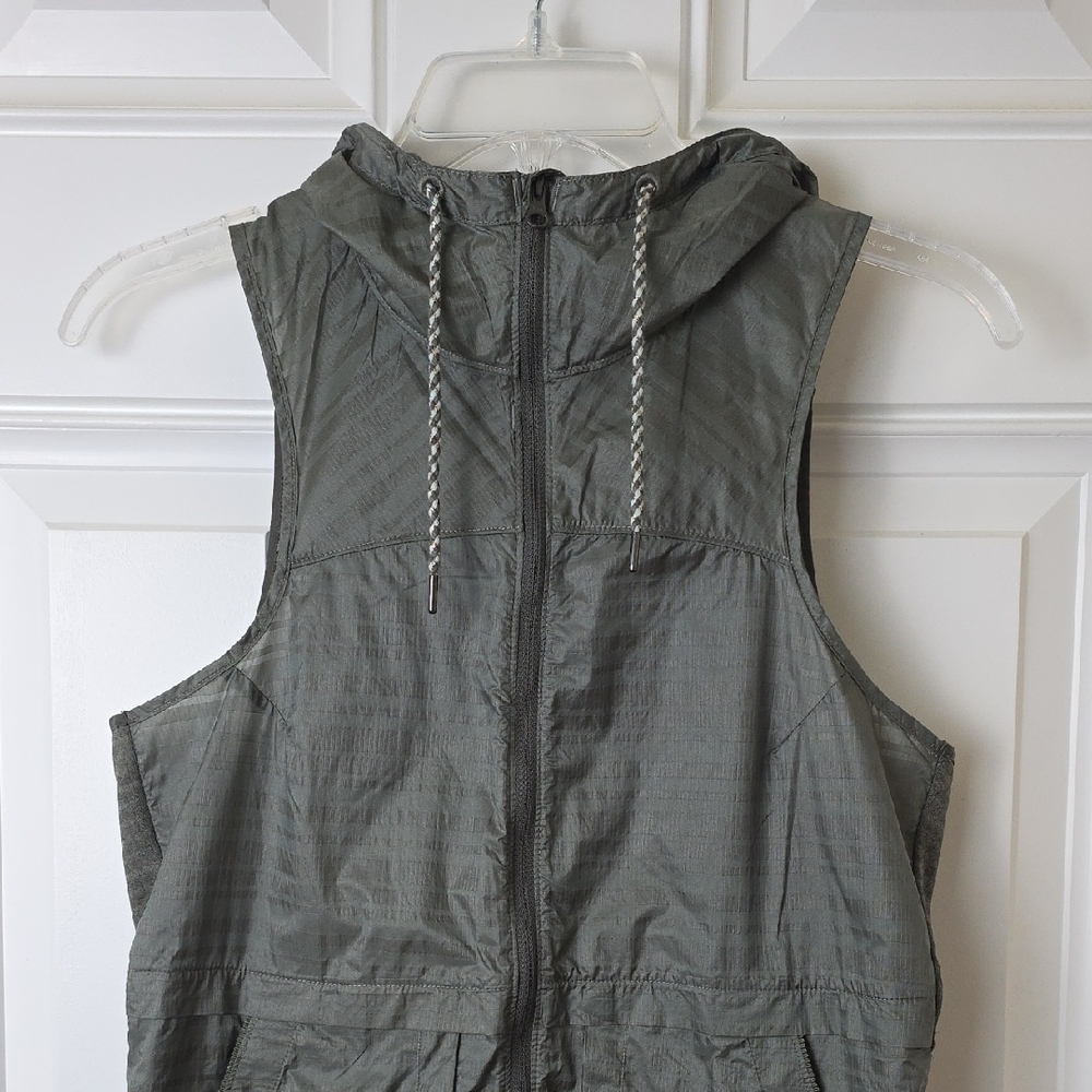 REI Olive Green Hooded Lightweight Vest. Size XS - Picture 6 of 11
